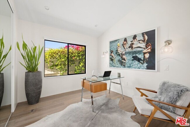 Building Photo - 2652 Byron Pl