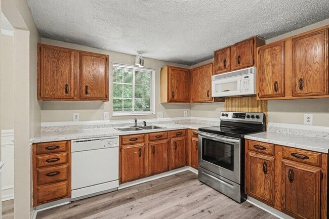 Building Photo - 6201 Turtle Neck Ln