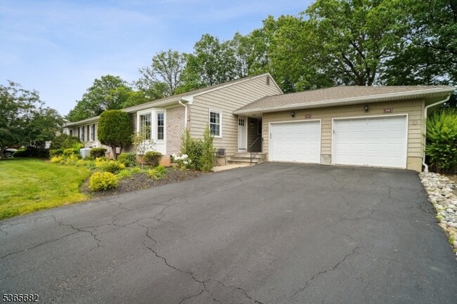 Building Photo - 50 Brandywyne Dr