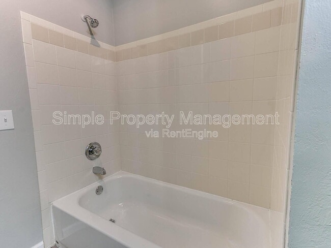 Building Photo - 137 S Draper Ave