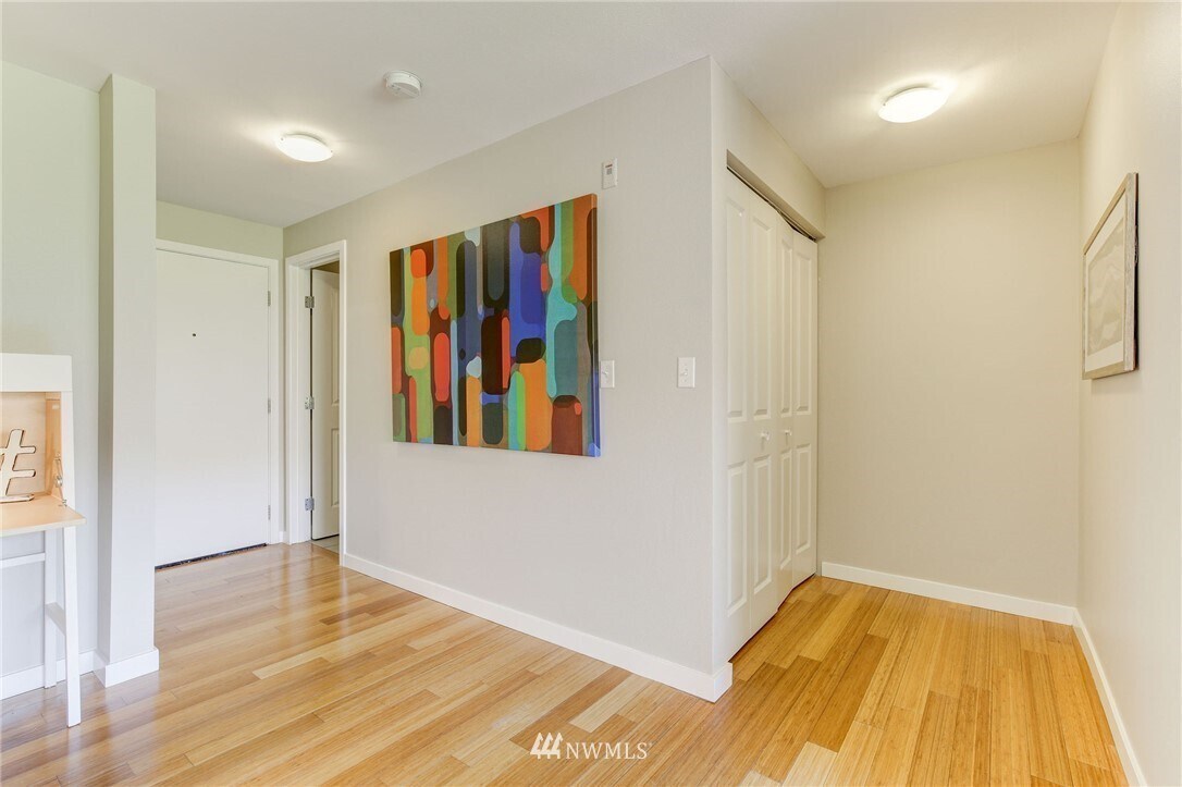 Building Photo - 705 E Republican St