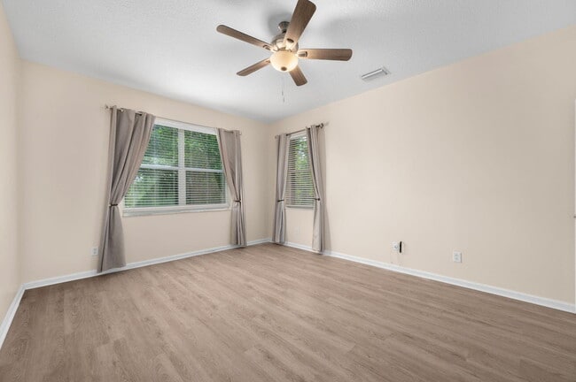 Building Photo - 6980 SE Twin Oaks Cir