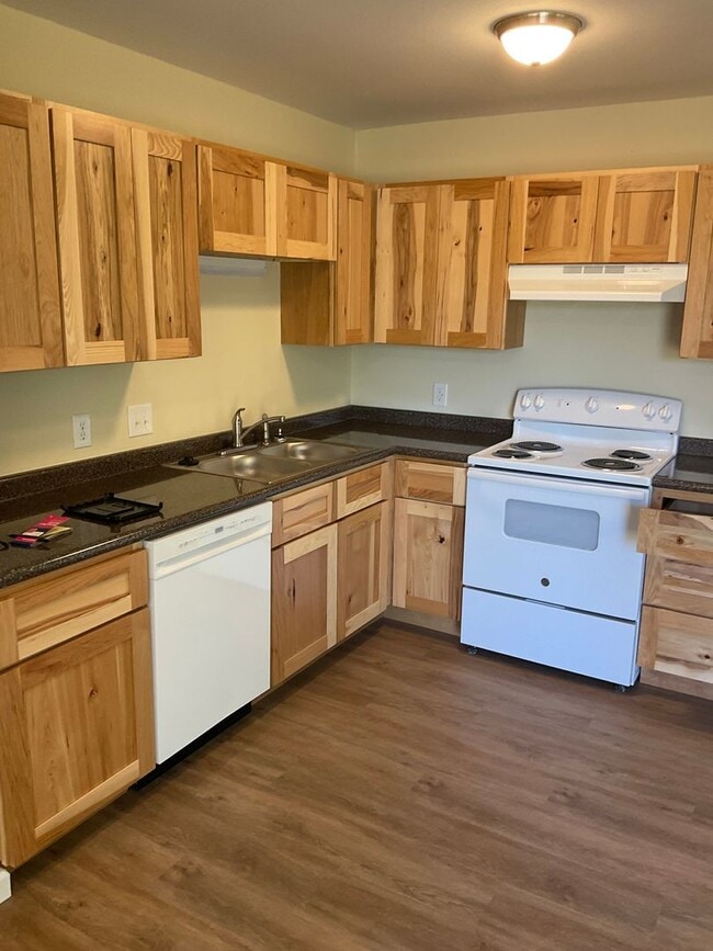 Building Photo - Deepwater Apartments