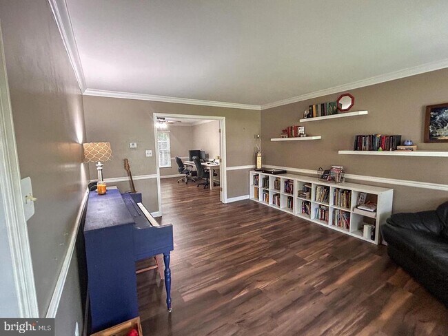 Building Photo - 105 Westmorland Ct