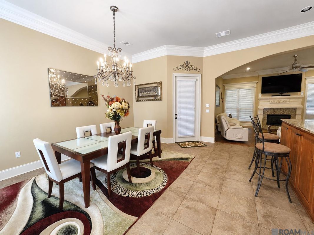 Building Photo - 9430 Magnolia Crossing Dr