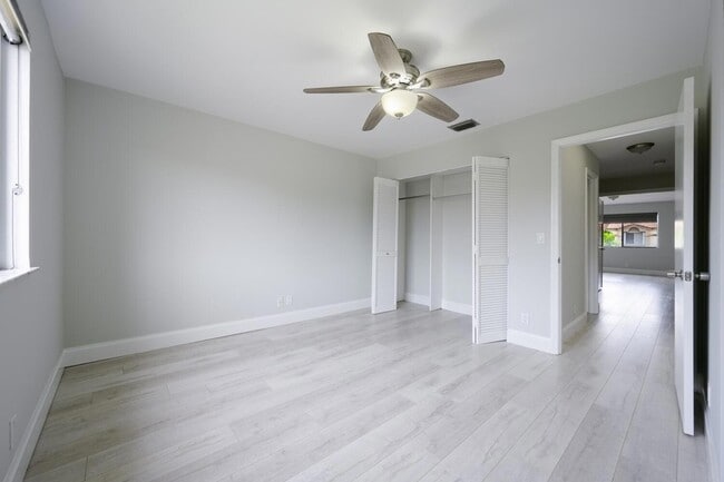 Building Photo - 6817 Via Regina