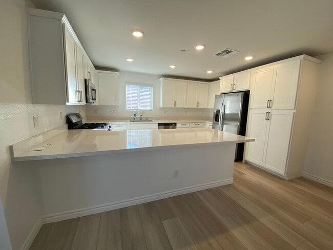 Building Photo - new build 4 bedroom house