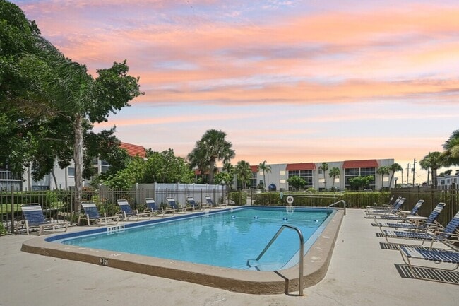 Building Photo - Gulf Gate