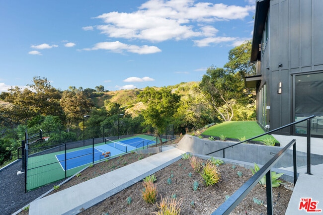 Building Photo - 3140 Coldwater Canyon Ave