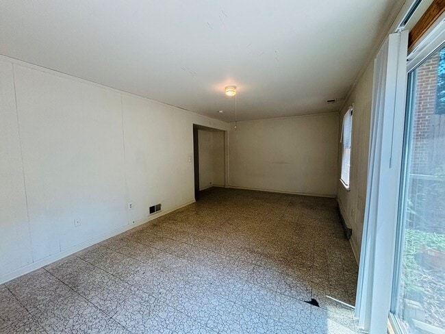 Building Photo - 105 Sherwood Ct