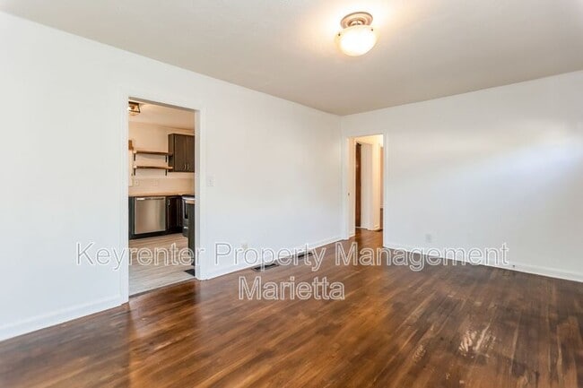 Building Photo - 540 Church Rd SE