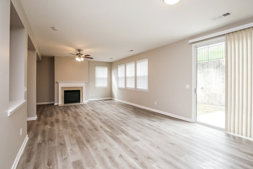 Building Photo - 315 Yellow Iris Rd SE