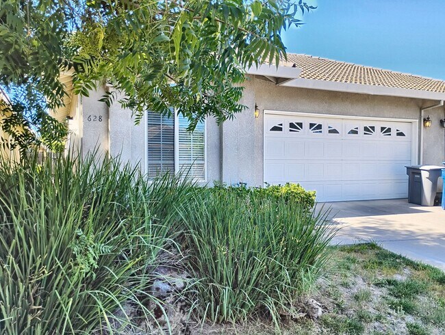 Building Photo - 628 Gateway Dr