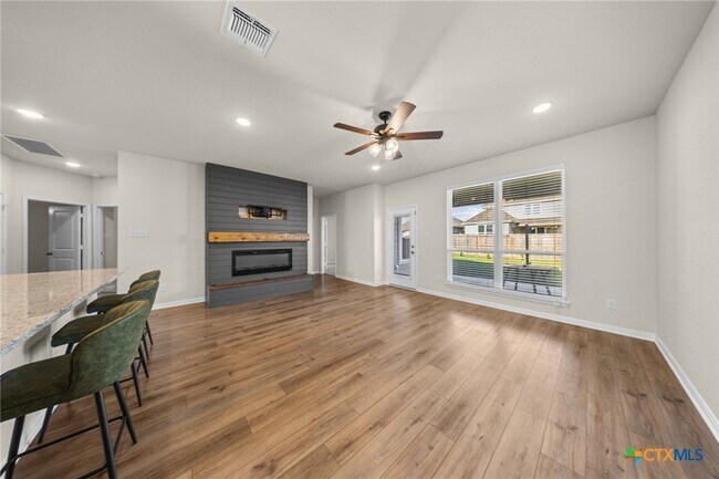 Building Photo - 1821 Holleman Dr
