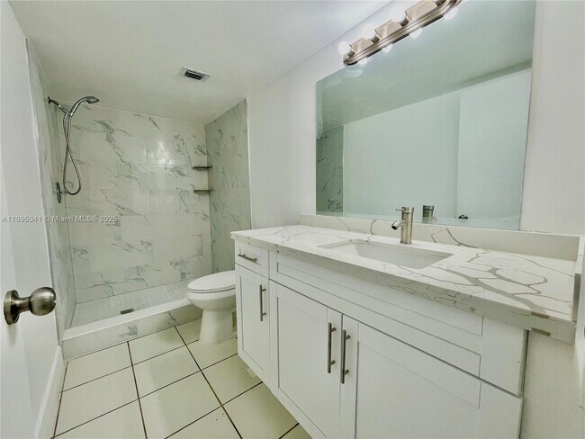 Building Photo - 2209 S Cypress Bend Dr