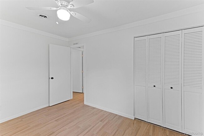 Building Photo - 3765 Ruthland Rd