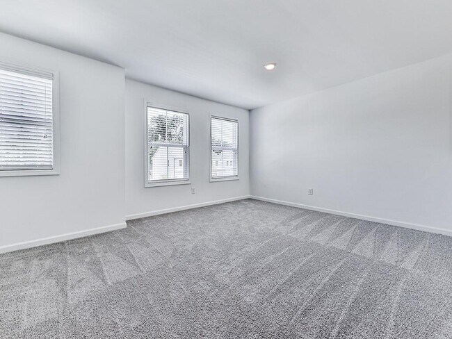 Building Photo - 611 Elwick Ln