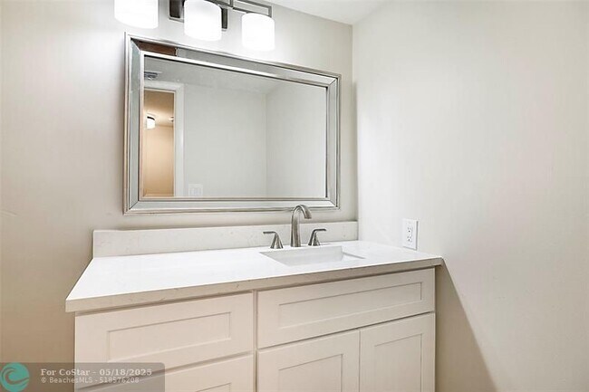 Building Photo - 7186 Promenade Dr