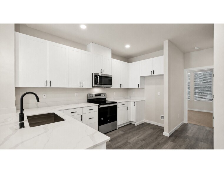 Building Photo - 16124 Cascadian Way