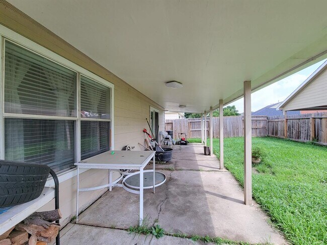 Building Photo - 2131 Cold River Dr