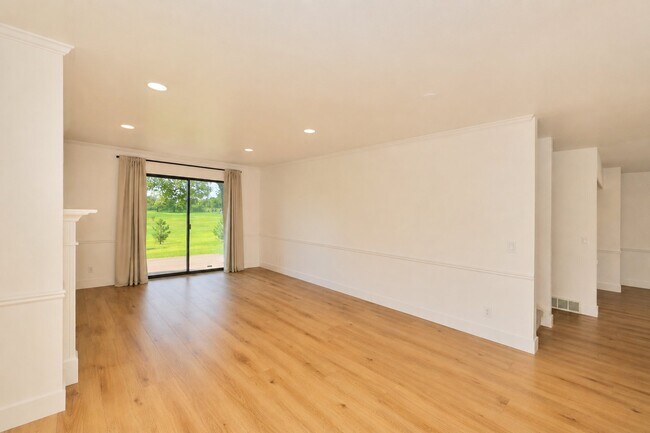 Building Photo - 4498 W Skye Dr