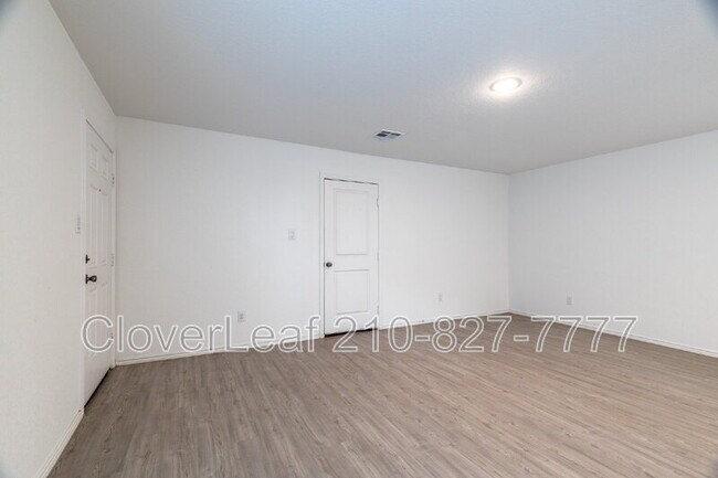 Building Photo - 3833 Millbrook Wy