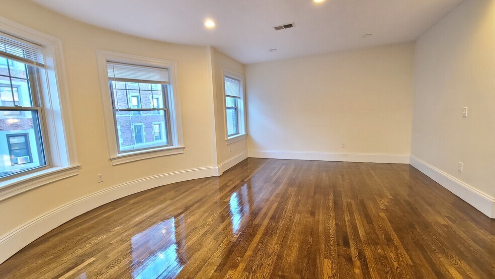 Building Photo - 29 Commonwealth Ter