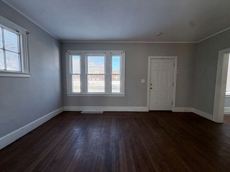 Building Photo - 240 Fountain St