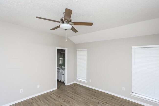 Building Photo - 8017 Jolie Dr