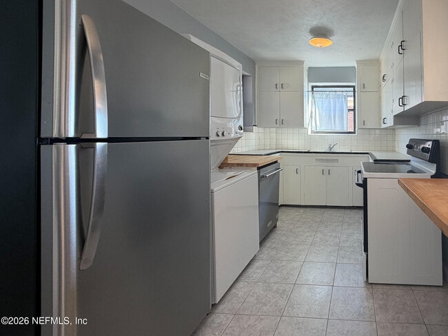 Building Photo - 1733 River Rd