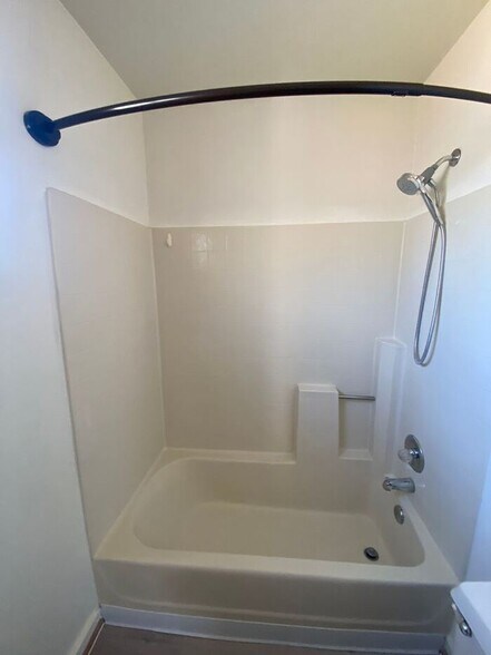 Building Photo - 1416 E Linden St