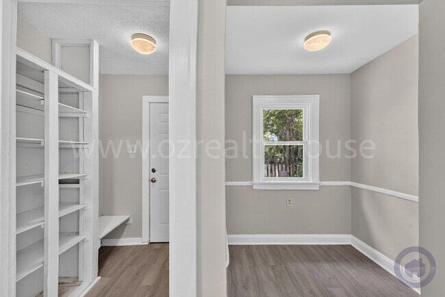 Building Photo - 2034 Berkshire Pl