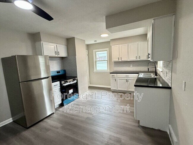 Building Photo - 654 E 240th St