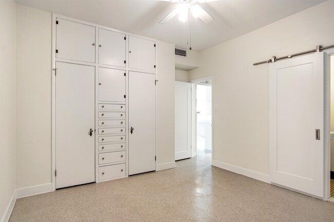 Building Photo - 1647 Lake Ella Dr
