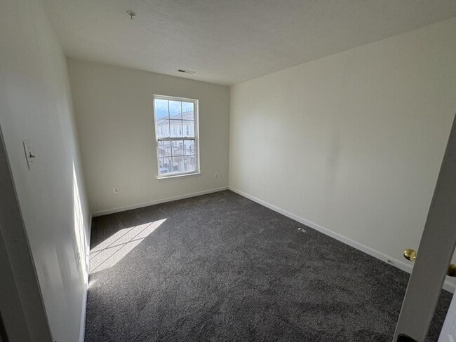 Building Photo - 1006 Hickam Rd