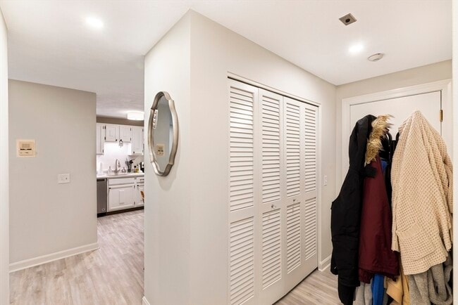 Building Photo - 205 Great Rd