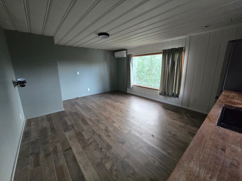 Building Photo - 9710 Mistletoe Rd