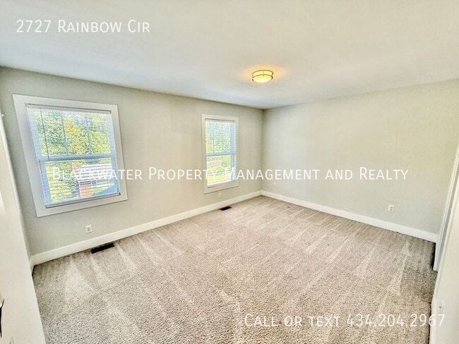 Building Photo - 2727 Rainbow Cir