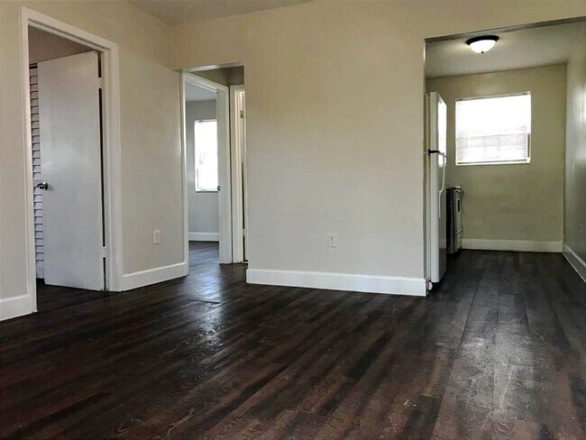 Building Photo - Ground Floor 2 Bedroom Just steps to Wynwood