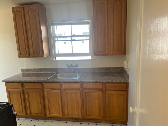 Building Photo - 919 Dwight Way