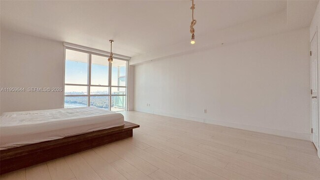 Building Photo - 400 Sunny Isles Blvd