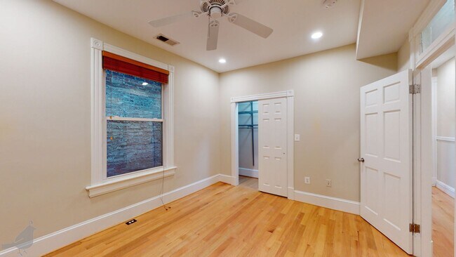 Building Photo - Renovated 2 Bedroom 2 Bath in Columbia Hei...