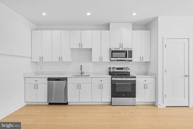 Building Photo - 2534 Elvans Rd SE