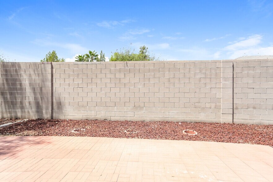 Building Photo - 7805 Esteem St