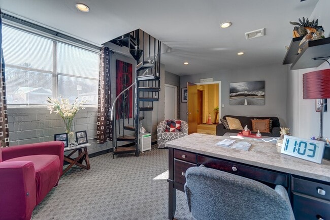 Building Photo - Spring Glen Business Center