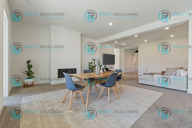 Building Photo - Stylish 3-Bedroom Sanctuary with Sophistic...