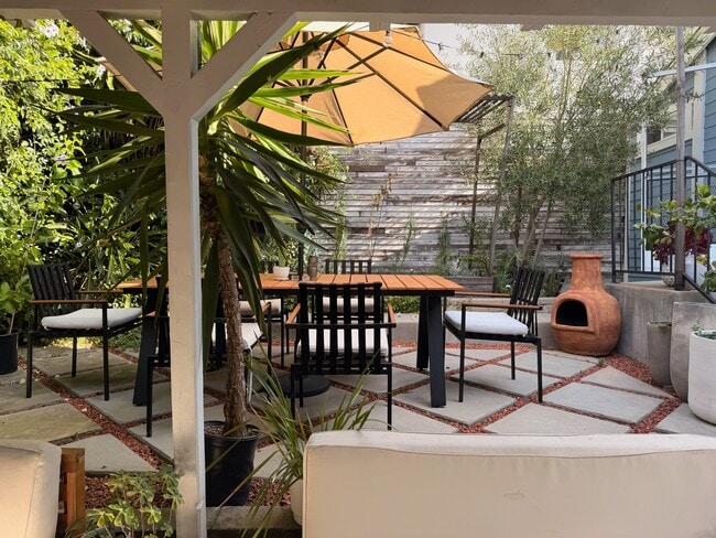 Building Photo - 957 N Avenue 49