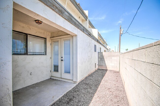 Building Photo - Spacious Villa for rent in Phoenix!