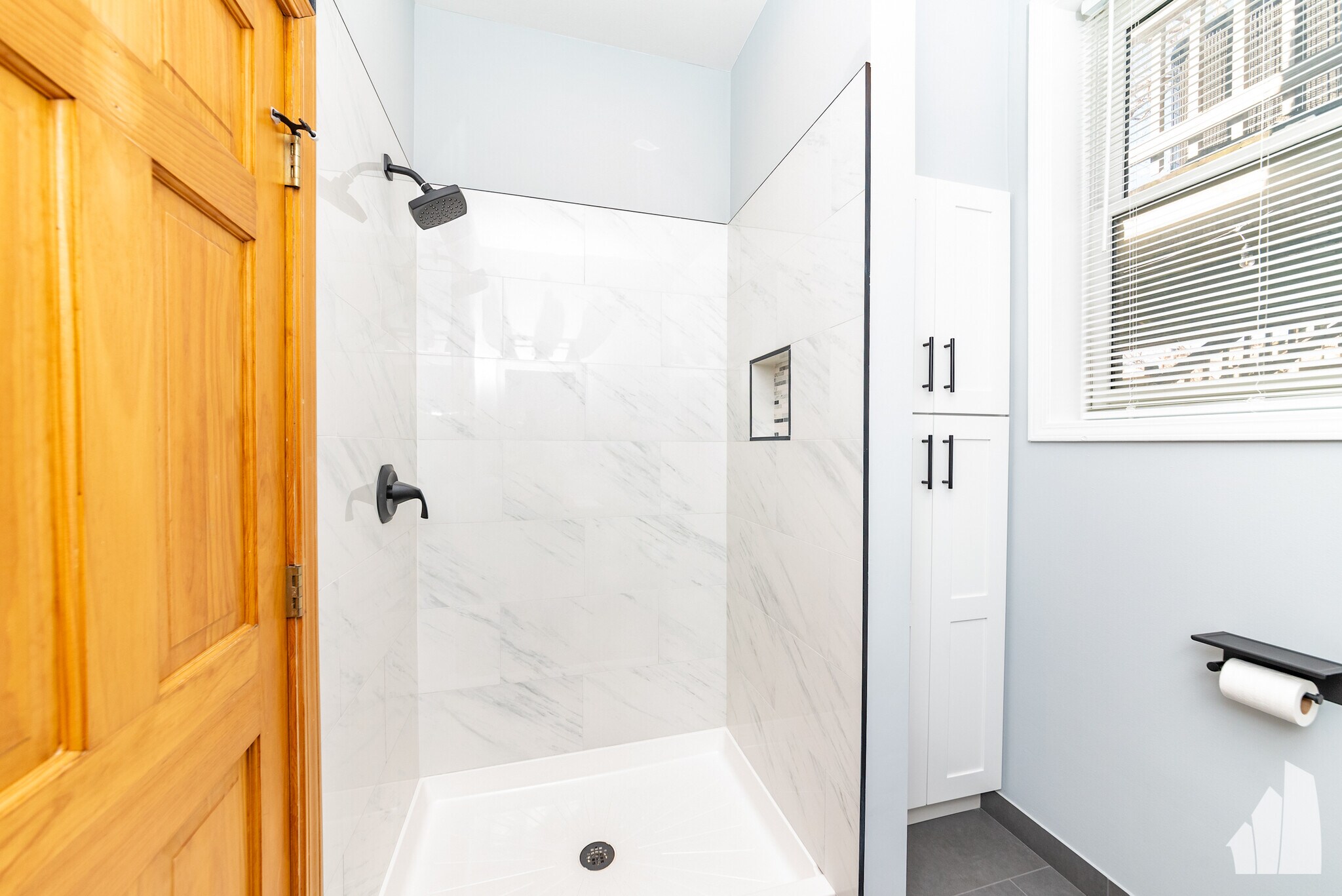 Building Photo - 2338 N Greenview Ave