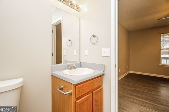 Building Photo - 221 Beechwood Ln